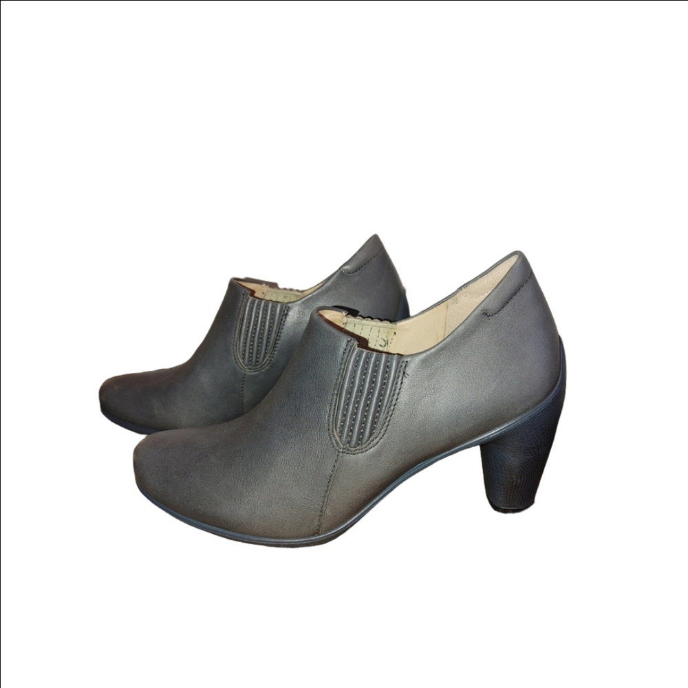 Ecco Shape 55 Size 38 NWT